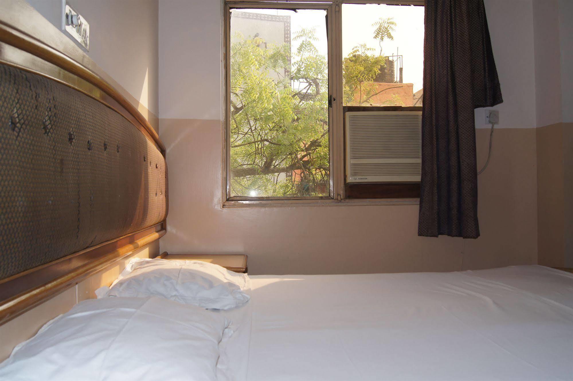 ניו דלהי Hotel Westend Holiday Home 5 Mint From Nizamuddin Railway Station מראה חיצוני תמונה